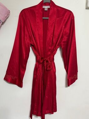 Morgan Taylor Red Satin Tie-Front Kimono Robe